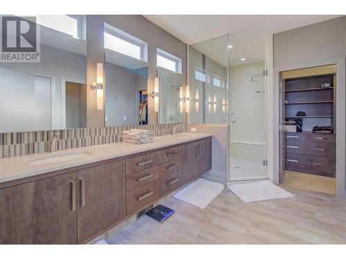 8010 Graystone Drive, Coldstream, BC - Indoor Photo Showing Bathroom