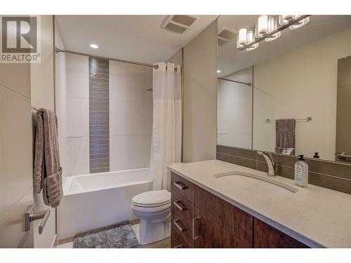 8010 Graystone Drive, Coldstream, BC - Indoor Photo Showing Bathroom