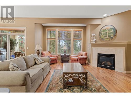 1795 Country Club Drive Unit# 102, Kelowna, BC - Indoor Photo Showing Living Room With Fireplace