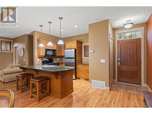 1795 Country Club Drive Unit# 102, Kelowna, BC - Indoor Photo Showing Kitchen