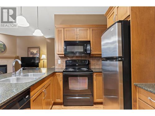 1795 Country Club Drive Unit# 102, Kelowna, BC - Indoor Photo Showing Kitchen With Double Sink