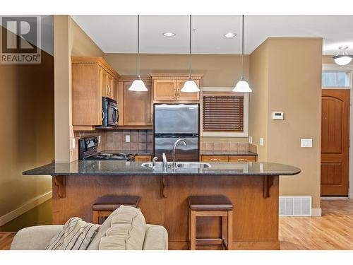 1795 Country Club Drive Unit# 102, Kelowna, BC - Indoor Photo Showing Kitchen