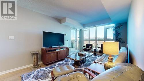 826 - 35 Bastion Street, Toronto, ON - Indoor Photo Showing Living Room