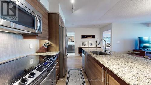 826 - 35 Bastion Street, Toronto, ON - Indoor Photo Showing Kitchen With Upgraded Kitchen