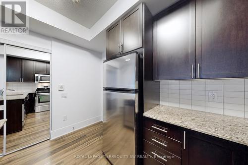 903 - 560 Front Street W, Toronto, ON - Indoor Photo Showing Kitchen