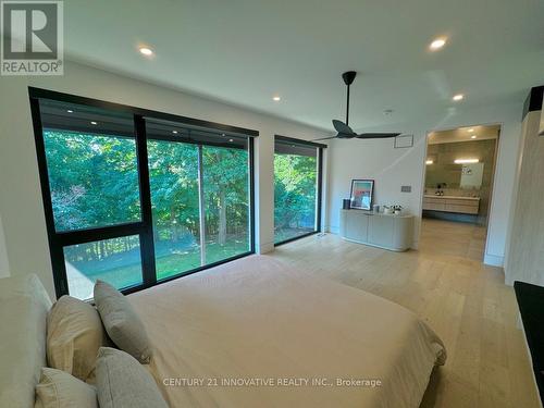 10 Haida Court, Toronto, ON - Indoor Photo Showing Bedroom