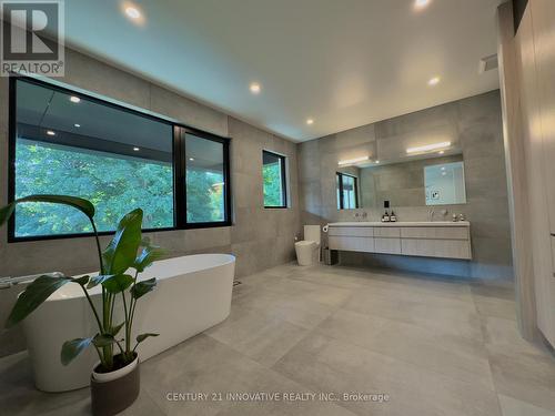 10 Haida Court, Toronto, ON - Indoor Photo Showing Bathroom