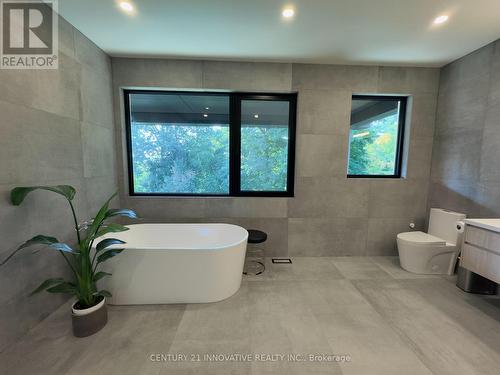 10 Haida Court, Toronto, ON - Indoor Photo Showing Bathroom