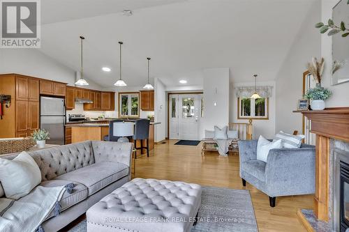 3033 Freeburn Lane, Smith-Ennismore-Lakefield (Lakefield), ON - Indoor Photo Showing Living Room