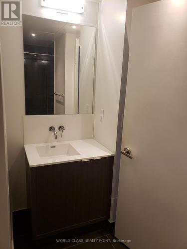 2207 - 100 Harbour Street, Toronto, ON - Indoor Photo Showing Bathroom