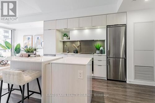 2110 - 55 Regent Park Boulevard, Toronto, ON - Indoor Photo Showing Kitchen