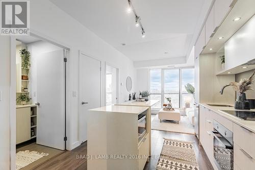 2110 - 55 Regent Park Boulevard, Toronto, ON - Indoor Photo Showing Kitchen