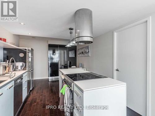 1001 - 38 Dan Leckie Way, Toronto, ON - Indoor Photo Showing Kitchen