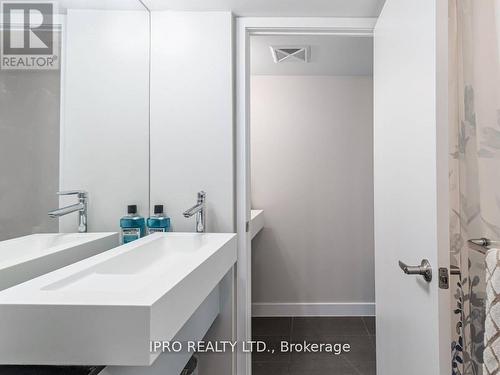 1001 - 38 Dan Leckie Way, Toronto, ON - Indoor Photo Showing Bathroom