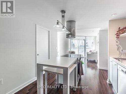 1001 - 38 Dan Leckie Way, Toronto, ON - Indoor Photo Showing Kitchen