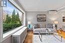 161 Parkhurst Boulevard, Toronto, ON  - Indoor Photo Showing Living Room 