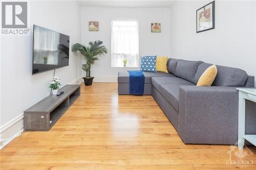 456 Bronson Avenue Unit#1, Ottawa, ON - Indoor Photo Showing Living Room