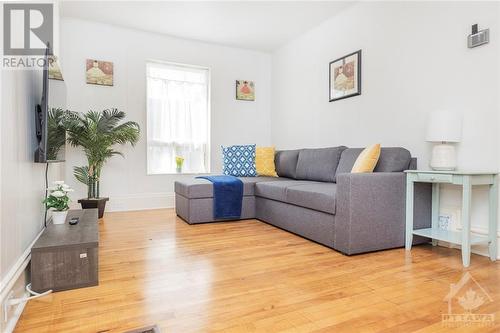 456 Bronson Avenue Unit#1, Ottawa, ON - Indoor Photo Showing Living Room