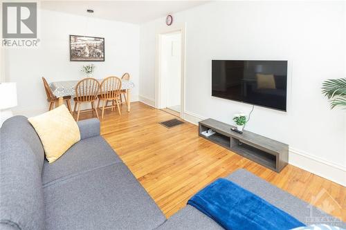 456 Bronson Avenue Unit#1, Ottawa, ON - Indoor Photo Showing Living Room