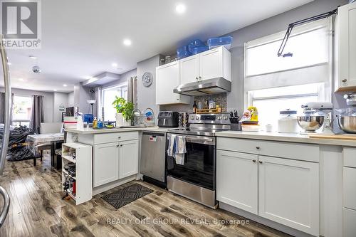 285 Jarvis Street, Oshawa, ON - Indoor Photo Showing Kitchen