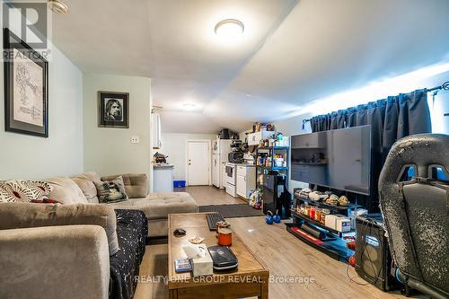 283 Jarvis Street, Oshawa, ON - Indoor