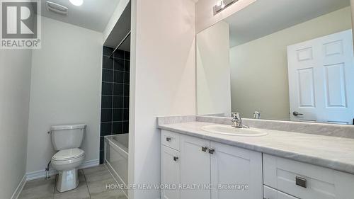 1026 Crowsnest Hollow, Pickering, ON - Indoor Photo Showing Bathroom