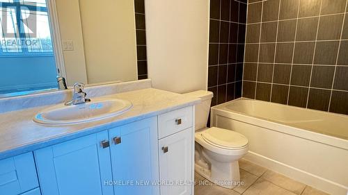 1026 Crowsnest Hollow, Pickering, ON - Indoor Photo Showing Bathroom