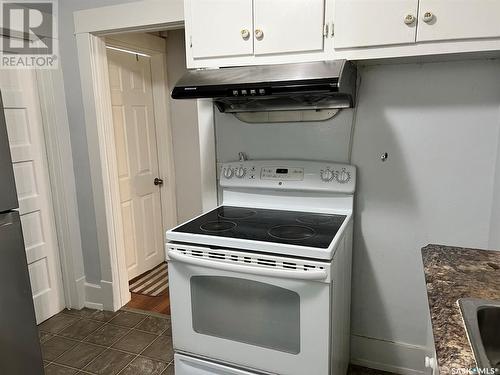 1004 Argyle Street, Regina, SK - Indoor Photo Showing Kitchen