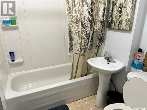 1004 Argyle Street, Regina, SK - Indoor Photo Showing Bathroom