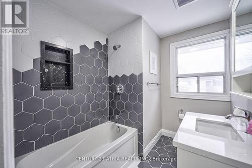 386 Paliser Crescent N, Richmond Hill, ON - Indoor Photo Showing Bathroom