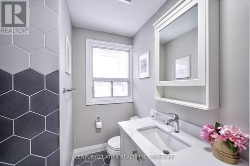 386 Paliser Crescent N, Richmond Hill, ON - Indoor Photo Showing Bathroom