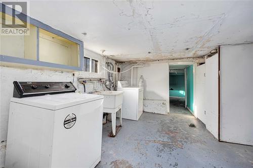 364 Shepherd Street, Sarnia, ON - Indoor Photo Showing Laundry Room