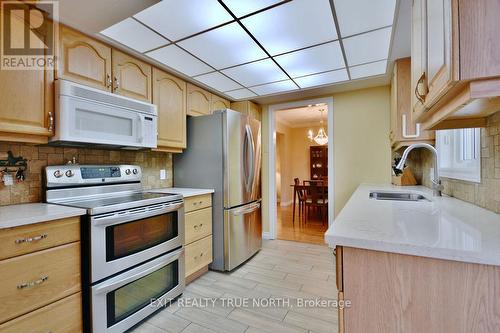 23 Debra Crescent, Barrie, ON - Indoor Photo Showing Kitchen