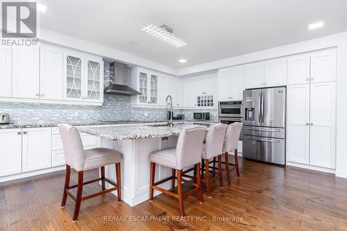 528 Jones Road, Hamilton, ON - Indoor Photo Showing Kitchen With Upgraded Kitchen