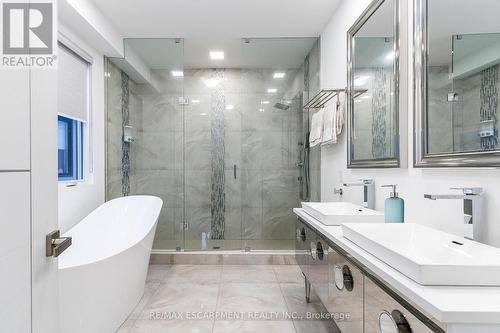 528 Jones Road, Hamilton, ON - Indoor Photo Showing Bathroom