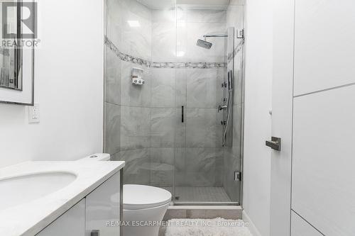 528 Jones Road, Hamilton, ON - Indoor Photo Showing Bathroom