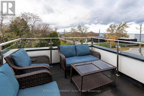 528 Jones Road, Hamilton, ON - Outdoor With Balcony With Exterior