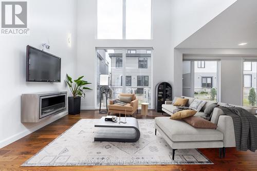 528 Jones Road, Hamilton, ON - Indoor Photo Showing Living Room