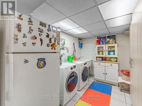 1585 Trotwood Avenue, Mississauga, ON - Indoor Photo Showing Laundry Room