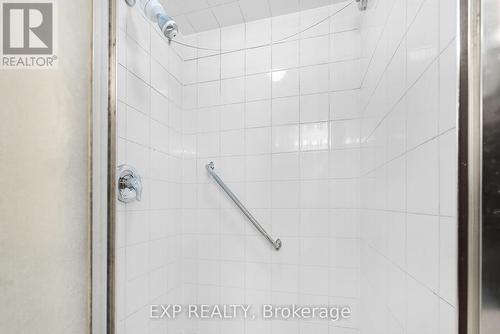 1407 - 30 Malta Avenue, Brampton, ON - Indoor Photo Showing Bathroom