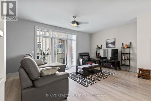 44 - 3025 Singleton Avenue, London, ON - Indoor Photo Showing Living Room