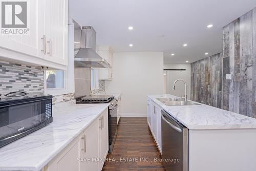 3907 Governors Road, Hamilton, ON - Indoor Photo Showing Kitchen With Upgraded Kitchen