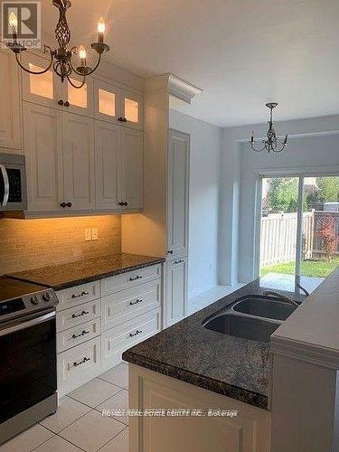 5099 Nestling Grove E, Mississauga, ON - Indoor Photo Showing Kitchen