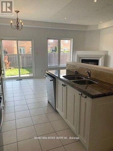 5099 Nestling Grove E, Mississauga, ON - Indoor Photo Showing Kitchen With Double Sink