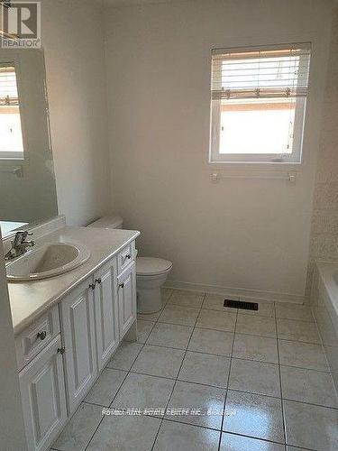 5099 Nestling Grove E, Mississauga, ON - Indoor Photo Showing Bathroom