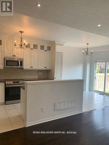 5099 Nestling Grove E, Mississauga, ON - Indoor Photo Showing Kitchen