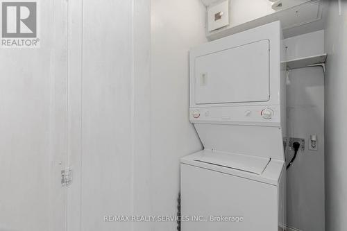 1816 - 135 Hillcrest Avenue, Mississauga, ON -  Photo Showing Laundry Room