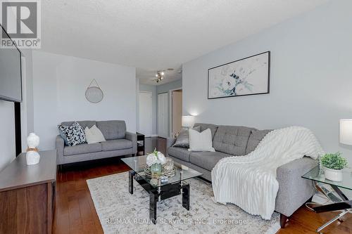 1816 - 135 Hillcrest Avenue, Mississauga, ON - Indoor Photo Showing Living Room