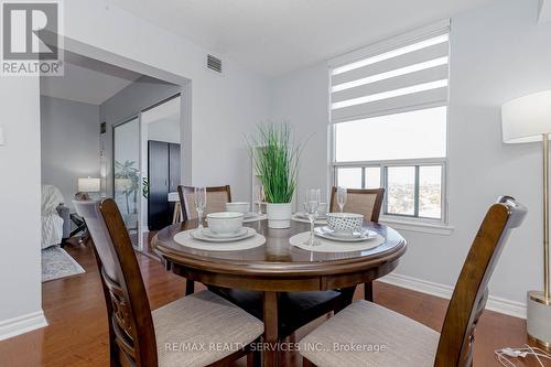 1816 - 135 Hillcrest Avenue, Mississauga, ON - Indoor Photo Showing Dining Room