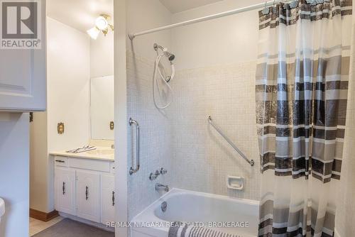 2495 Coral Avenue, Fort Erie (328 - Stevensville), ON - Indoor Photo Showing Bathroom